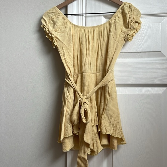 Altar'd State romper in faded yellow - Picture 4 of 7